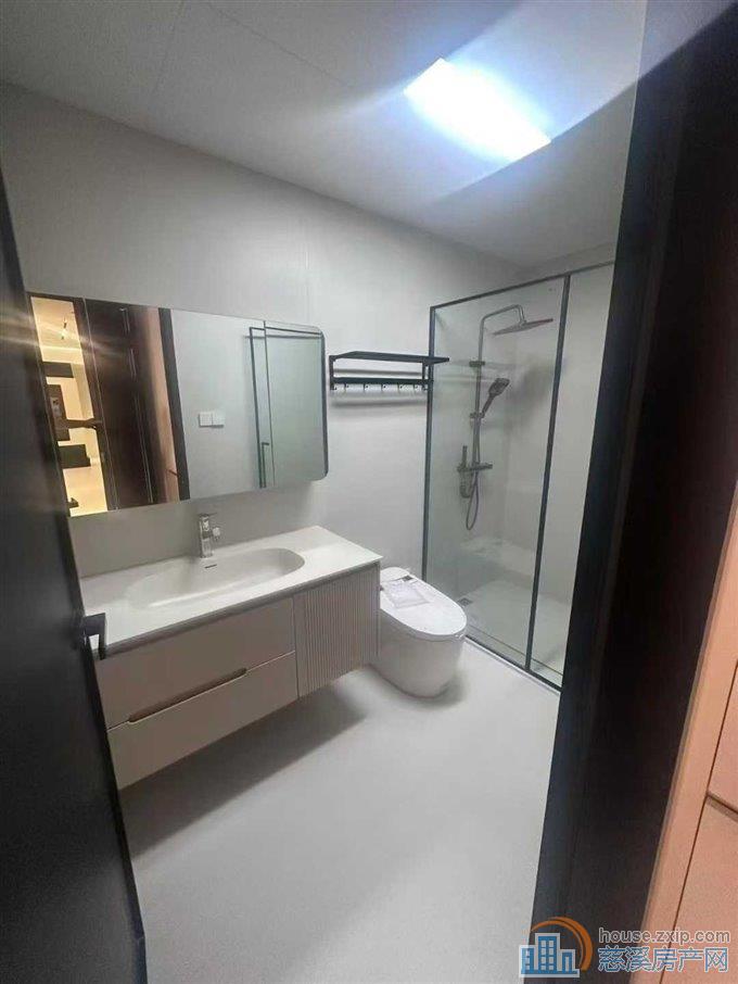 万固西区143平中上楼层全新精装带车位直