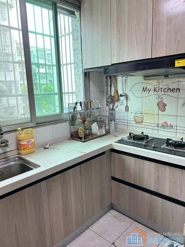 金山东区2楼68平+杂物间72.8万