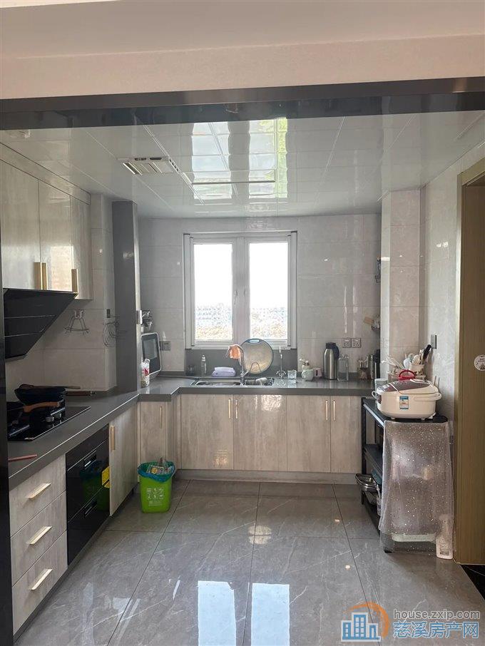 俯院江南北区141平213万送车位