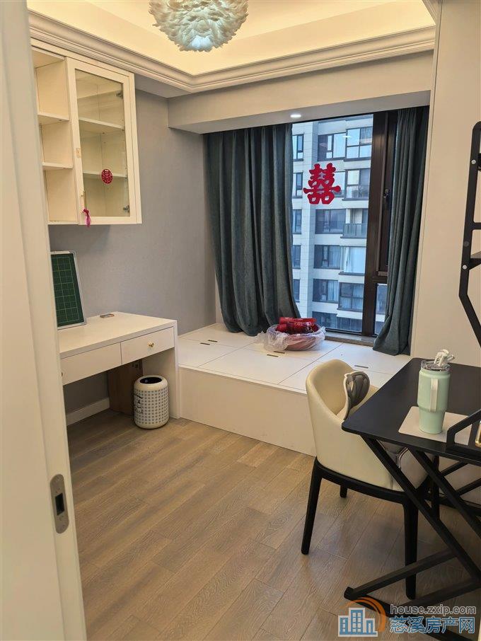 中交盛湖美庐126平 293万 婚装急售