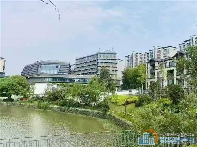 东方明珠洋房7楼179平车位168万直接