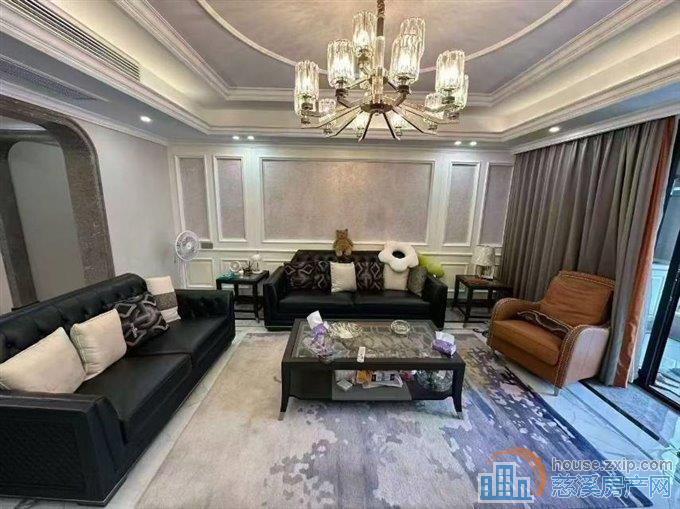 凯旋门豪装176平方车位一间