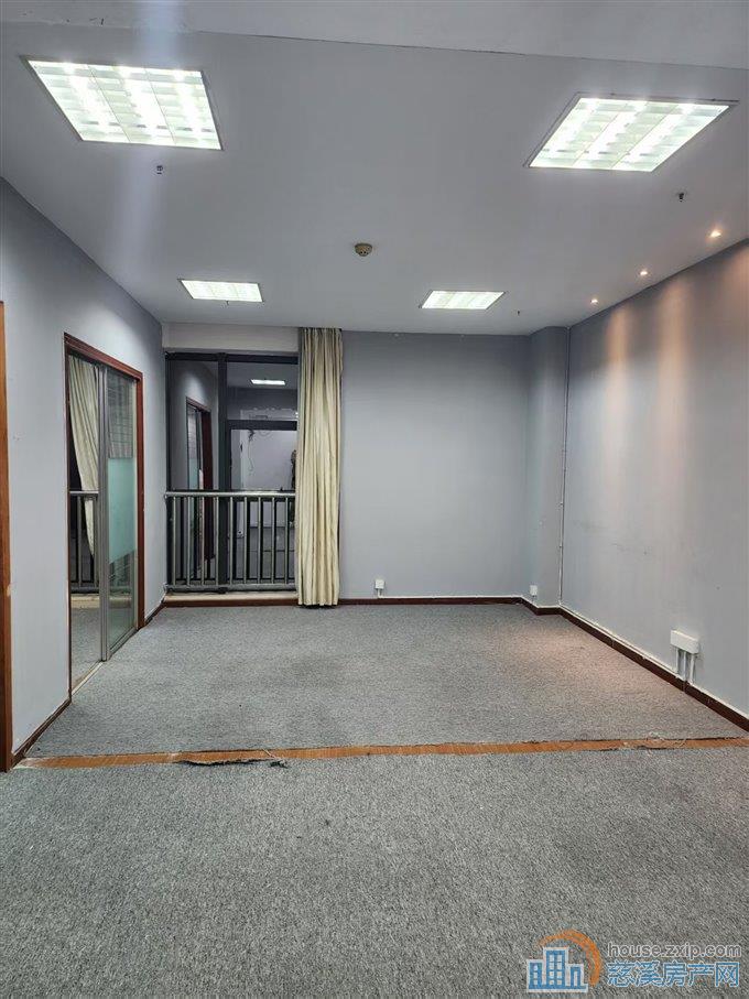 中央大厦朝南两间100平2900元包物业