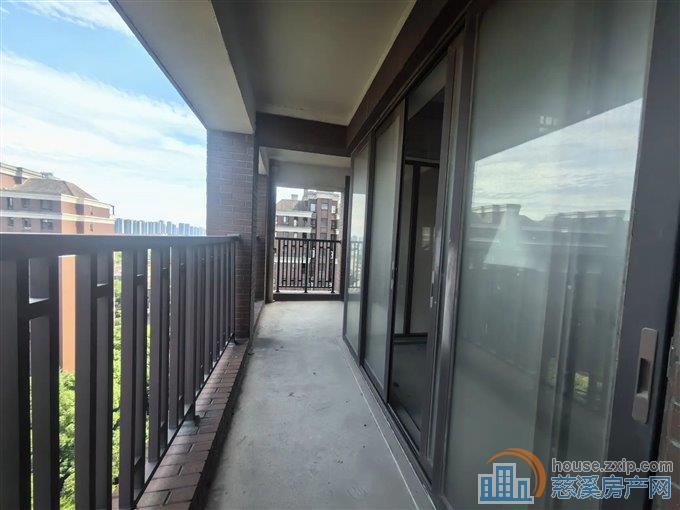 橡树湾顶复 262平 带车位 370万 