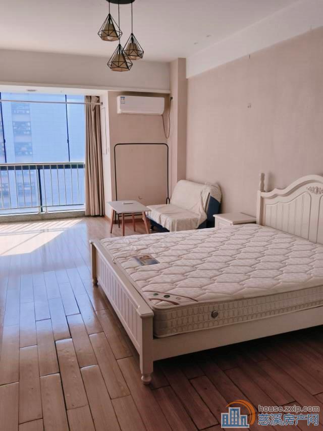 出租新都汇1400元，钥匙在