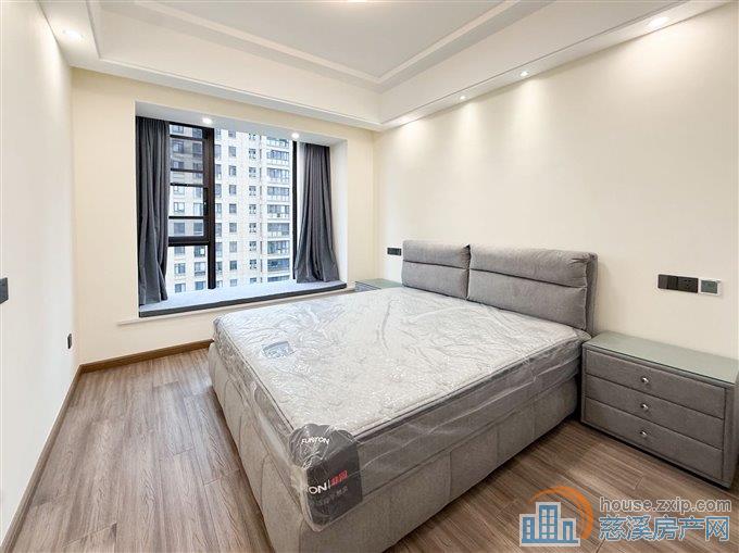 元亨雅园 全新婚装未入住 拎包入住