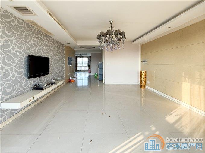 特价 实验公寓 电梯房，中上楼层 西边套