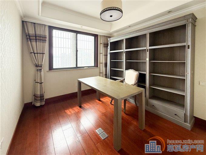 鸣北小区146平155万送车位精装修