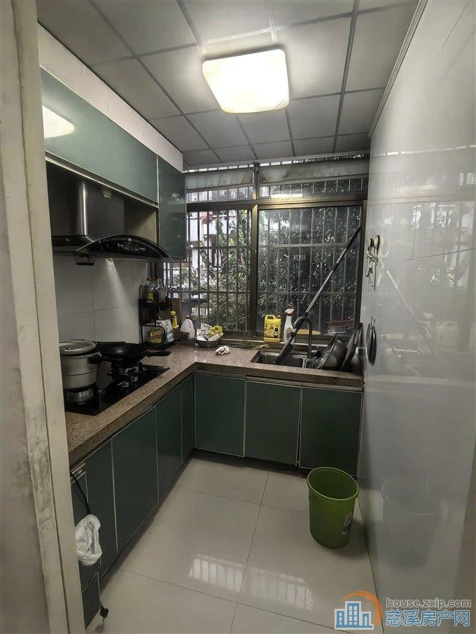 金山新村58平65.8万东边套