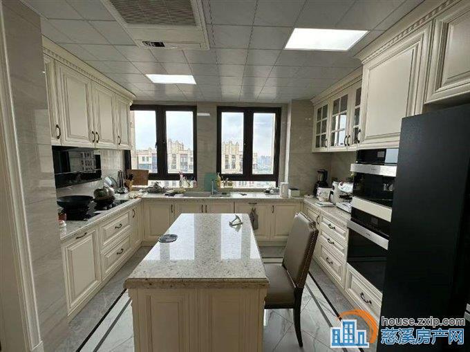 华润凯旋门 177平+车位358万直接