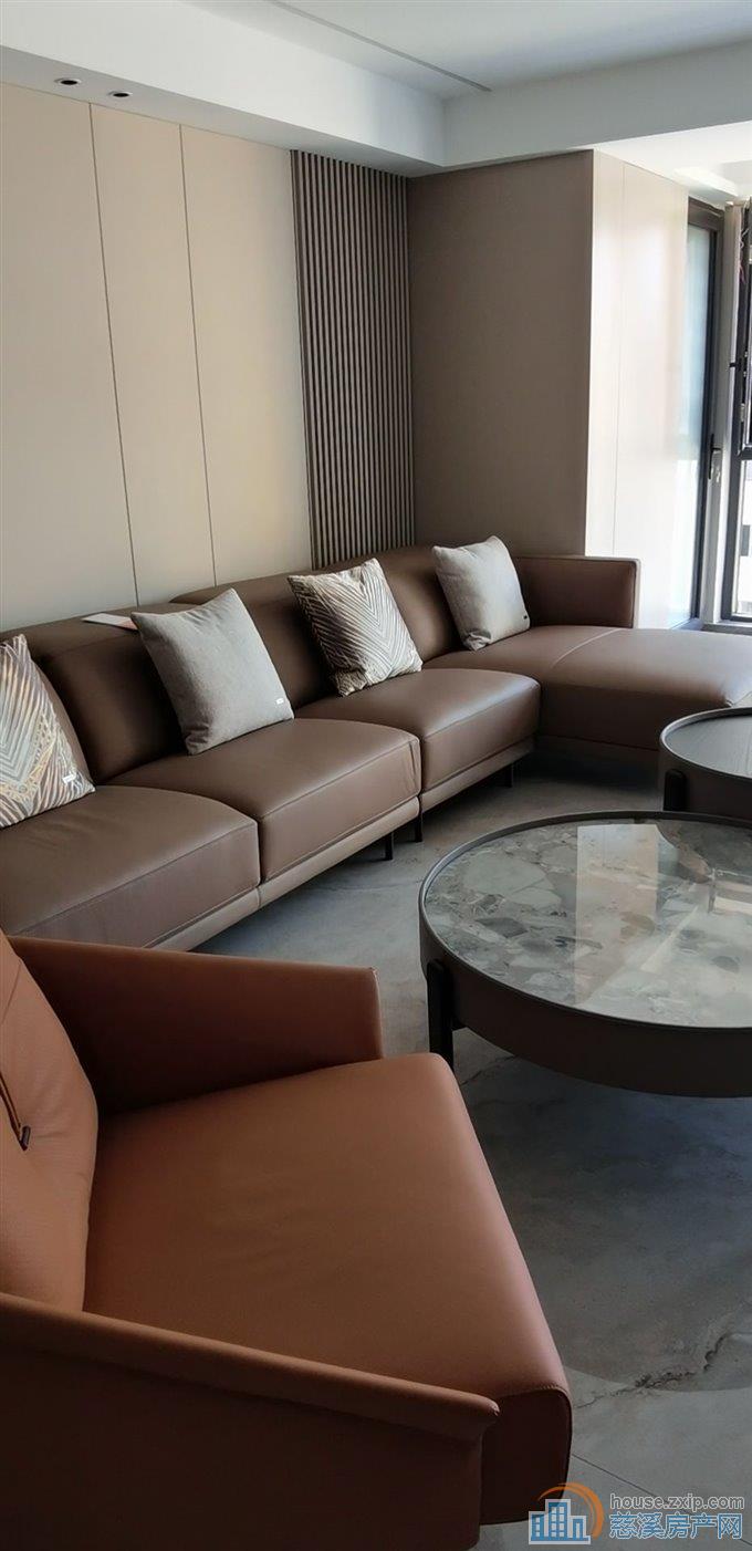 吾悦首府183平豪装车位二个