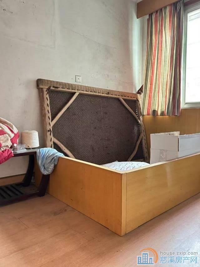 金山东区2楼68平+杂物间72.8万