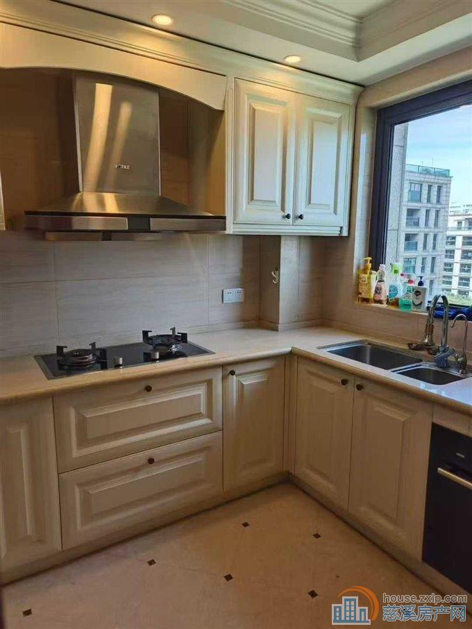 绿城玫瑰园165平+车位精装急卖308万