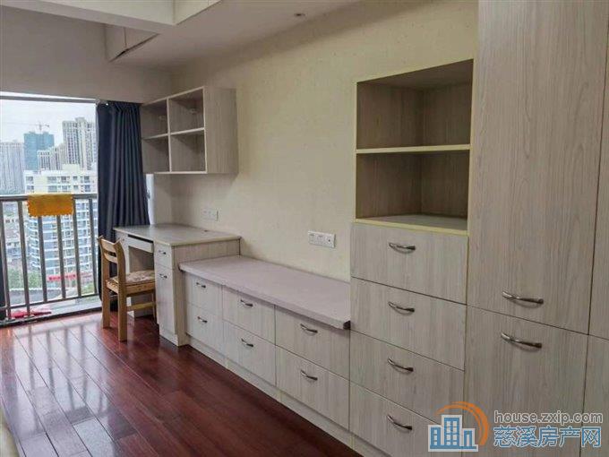 中央大厦朝南1600元