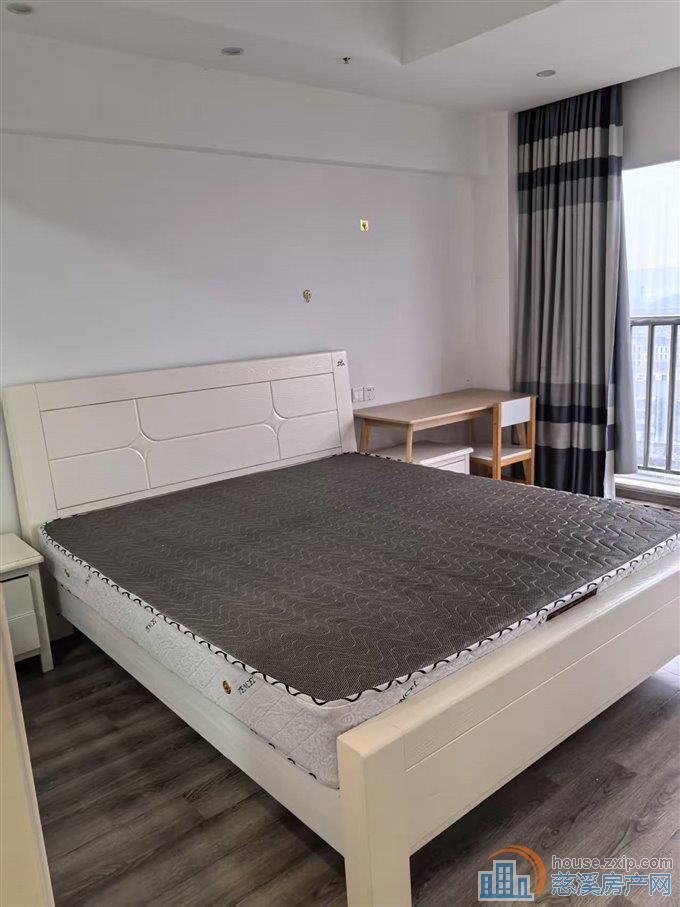 中央大厦南楼精装多套朝南32.8万等