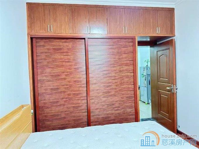 楼家新村一楼65平精装三室架空层69万