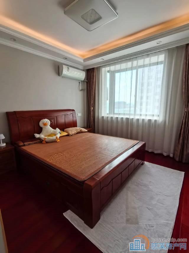 明月佳苑 精装123平方带车位杂物间