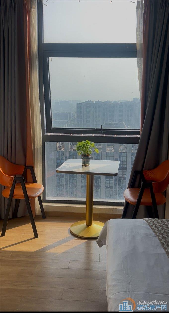 特价房海铂中心 53平 黄金楼层 湖景房