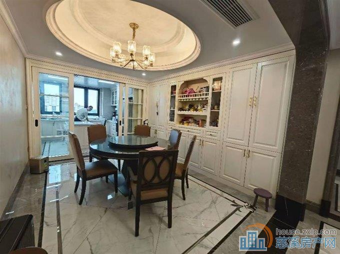 凯旋门黄金楼层176平➕50万车位豪装