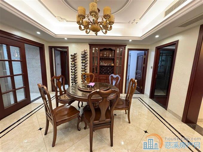 银桂苑 136平 168万 精装修带车位