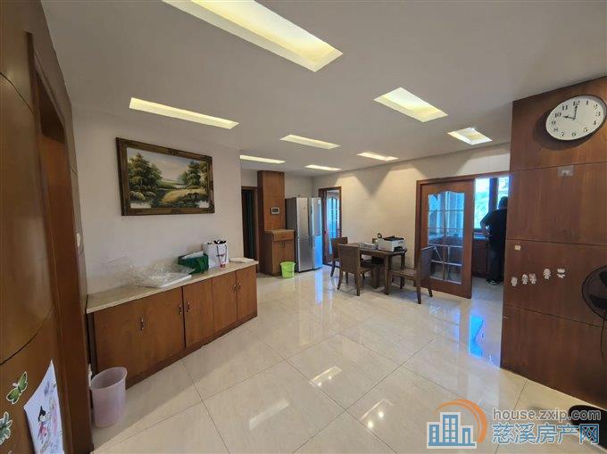 和润公寓 134平+大车库拎包入住