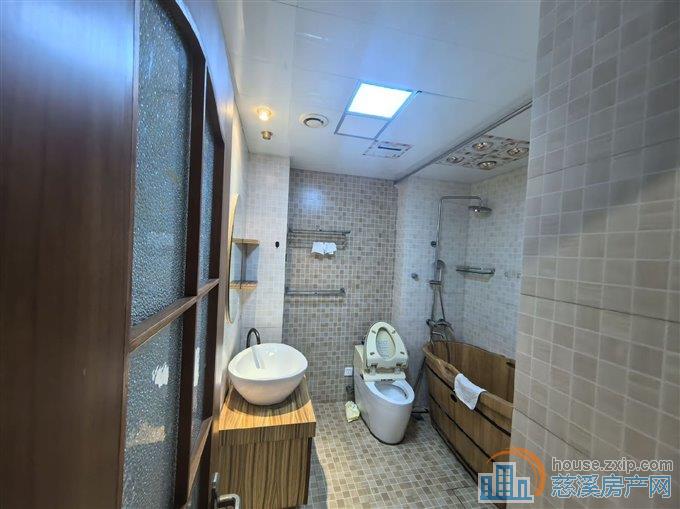 和润公寓 134平+大车库拎包入住