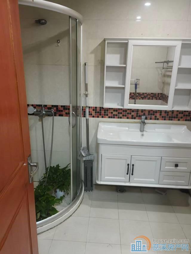 中央大厦朝南1500元