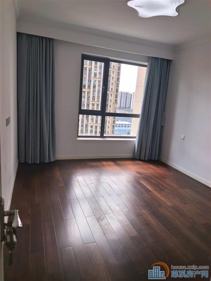 天悦湾花苑137平143万精装修