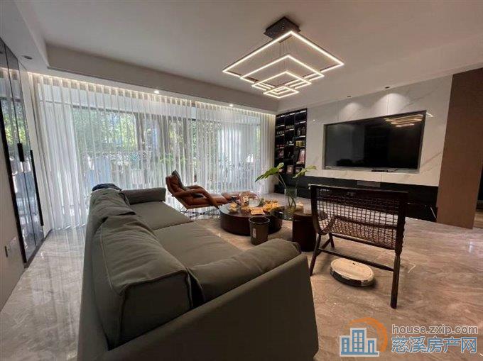 青樾府洋房1楼带南花园140平精装带车位