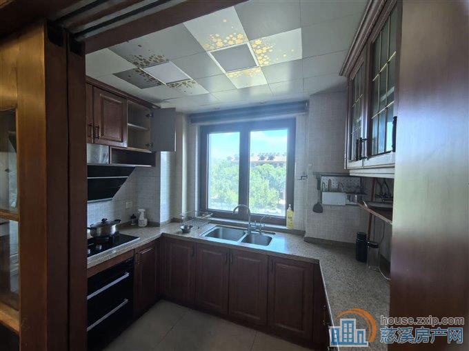 和润公寓 134平+大车库拎包入住