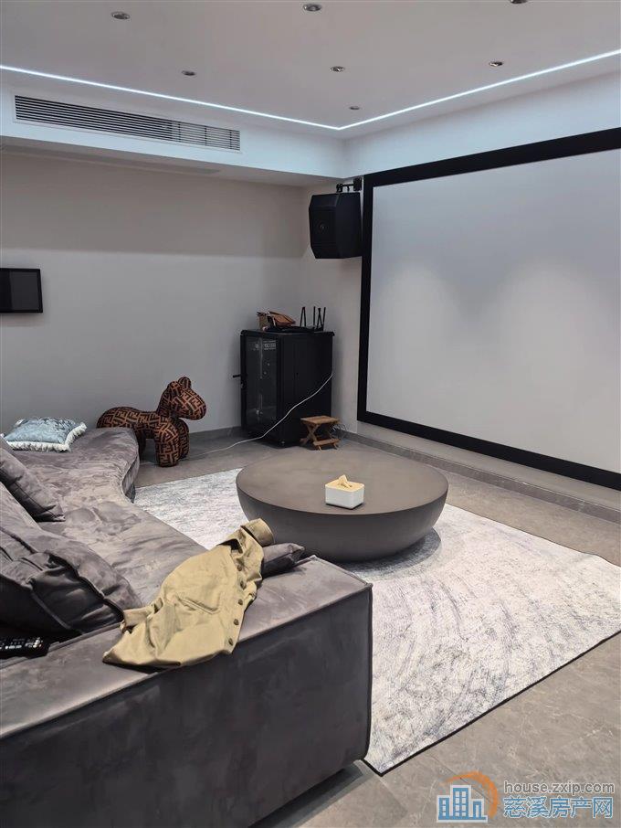 君慈名府220平带阳光房828万