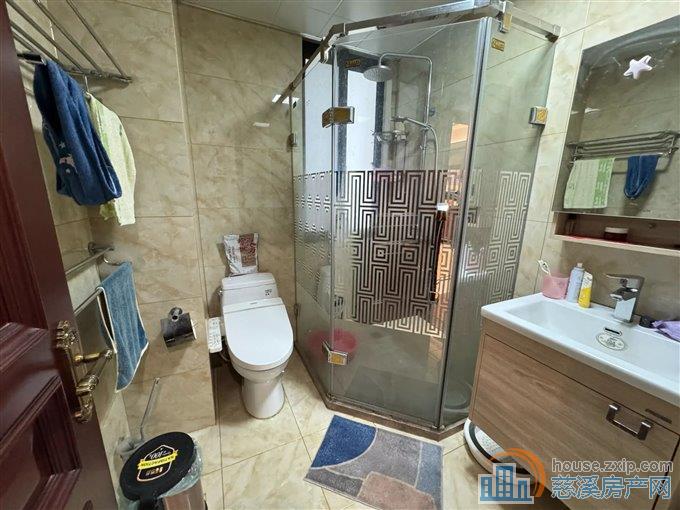 新城大道旁银桂苑136平168万带车位