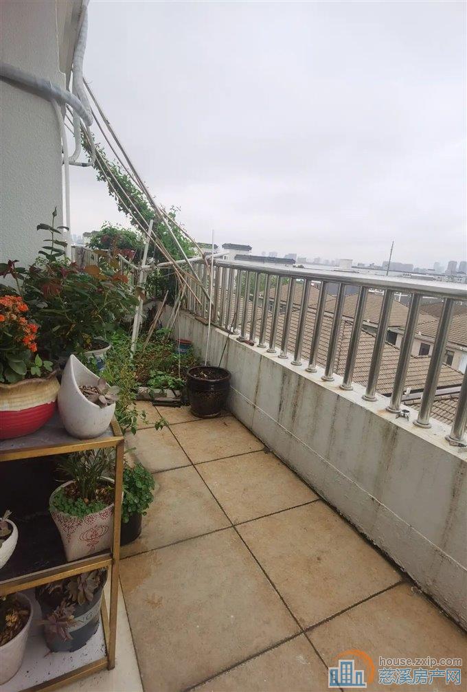 曙光家园竹苑213平156万送花园车库