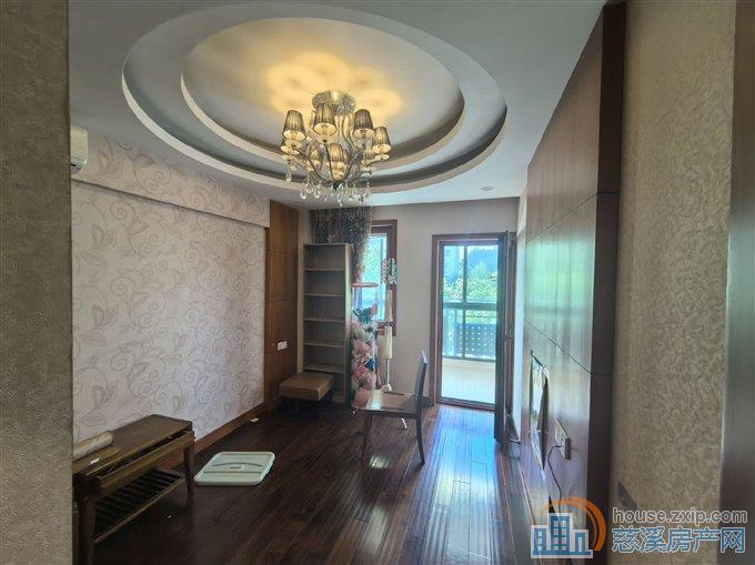 和润公寓 134平+大车库拎包入住