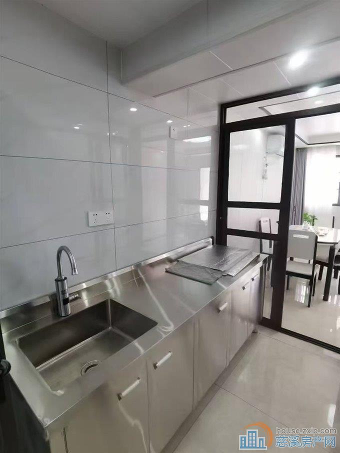 金东南苑直地1楼66.6平精装62.8万