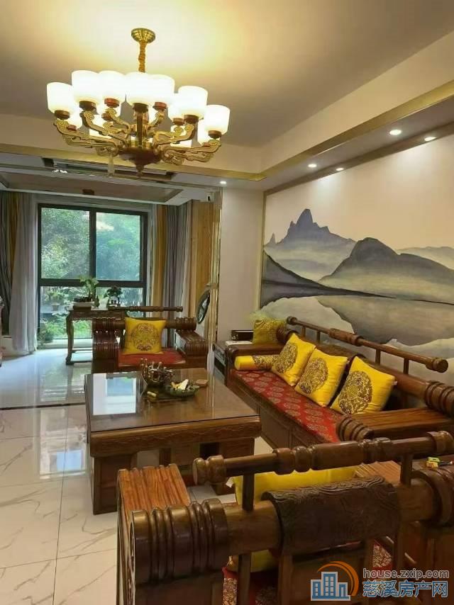 嘉景苑多层1楼，132平 168万的