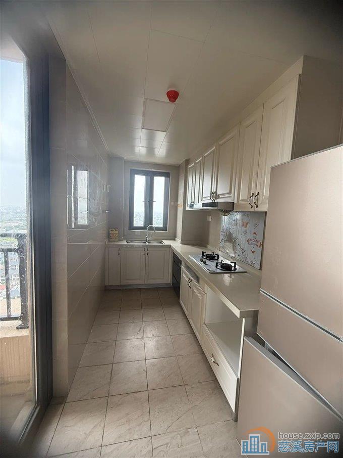 恒大河悦府135平95万全新精装修