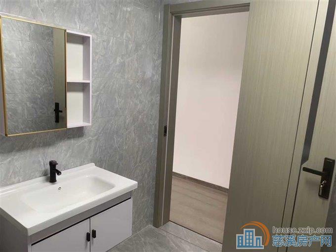 双和家苑157平简装三室二卫3000元