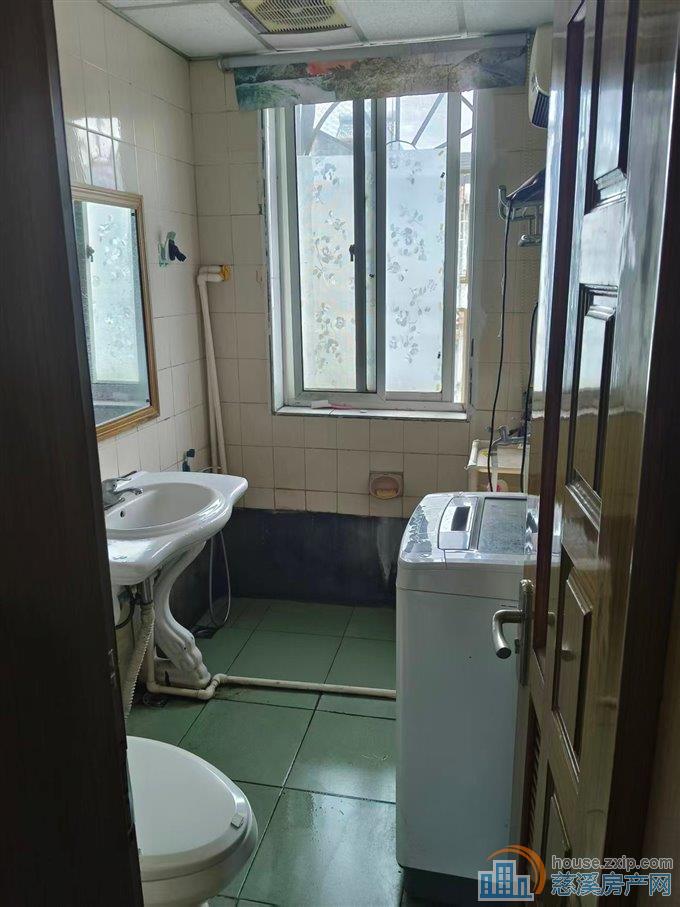 金山新村5楼精装二室1500元/月