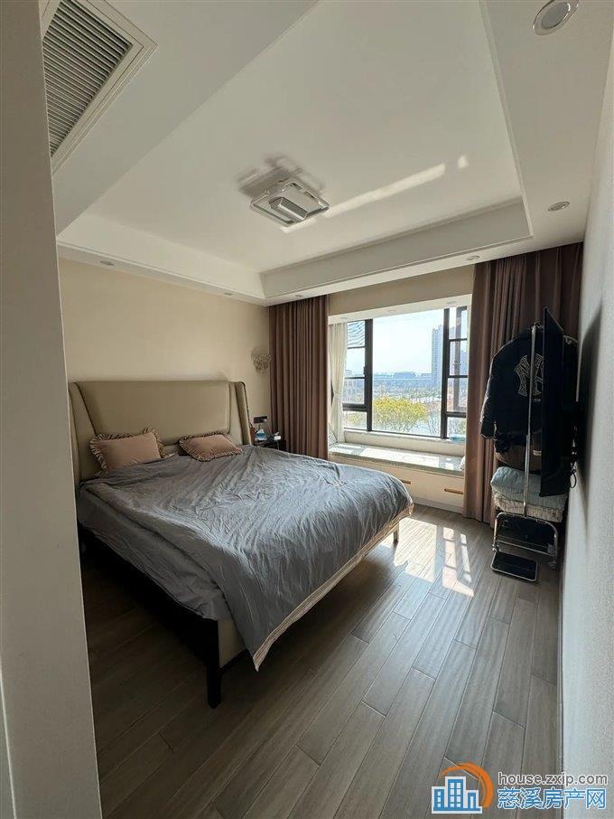 中海湖心半岛 精装127平233.8万