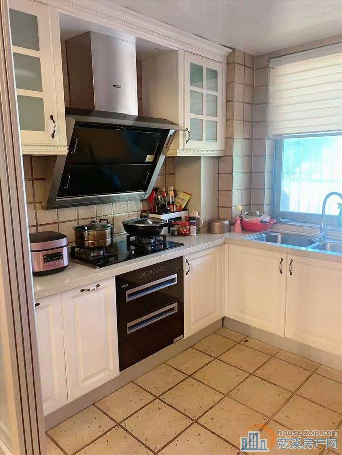 东兴苑北区1楼114平方豪装带储135万