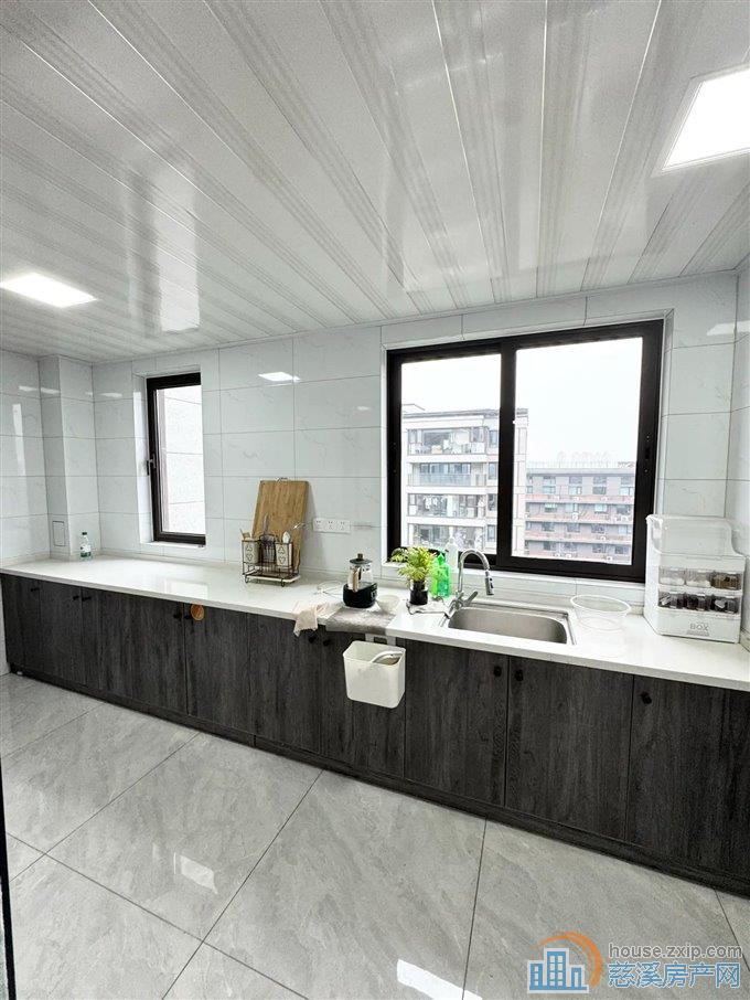 银杏小镇 精装洋房127平142万