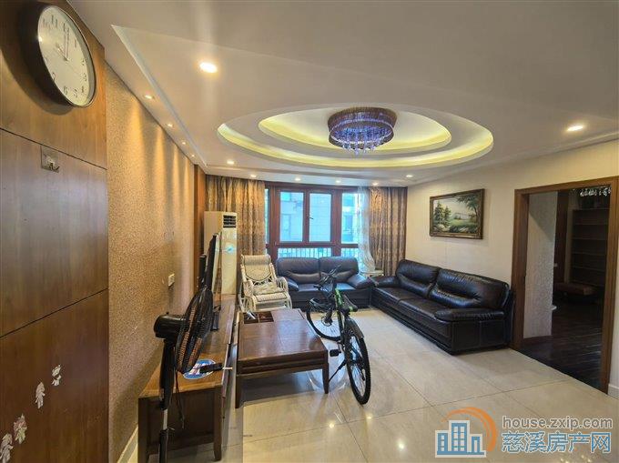 和润公寓 134平+大车库拎包入住