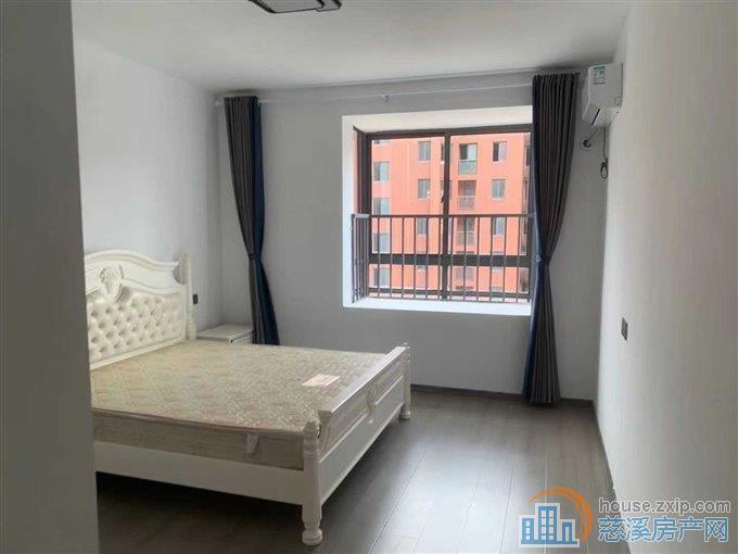 双和家苑157平简装三室二卫3000元