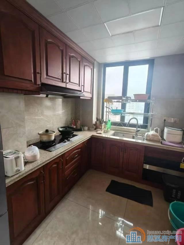 银桂苑洋房137平中间层带车位精装大露台