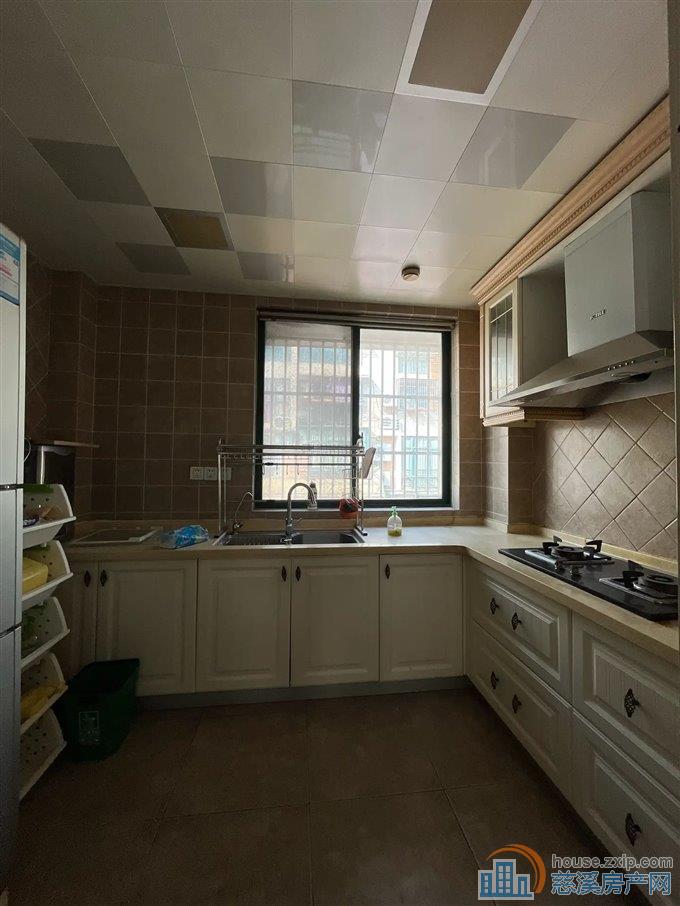 香溢美墅239平169.8万带露台车库