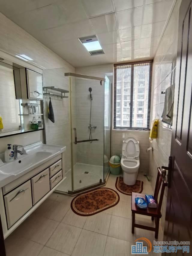 明月佳苑 精装123平方带车位杂物间