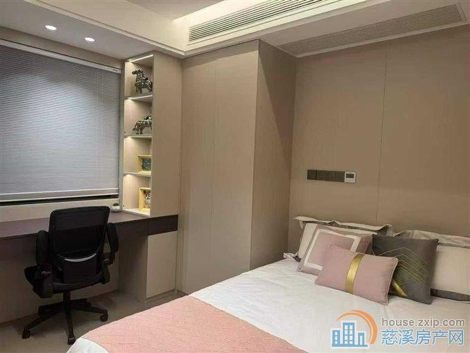 云逸里143平+双车位豪华装修直接钥匙在