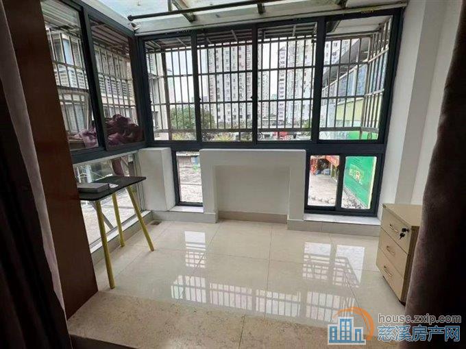 天和家园西区三楼二室一厅一厨一卫精装