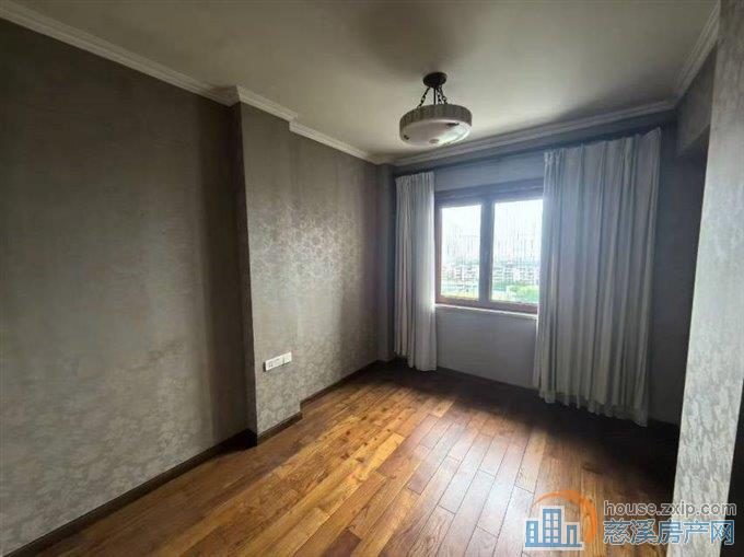 和润公寓边套好楼层127平精装送车库